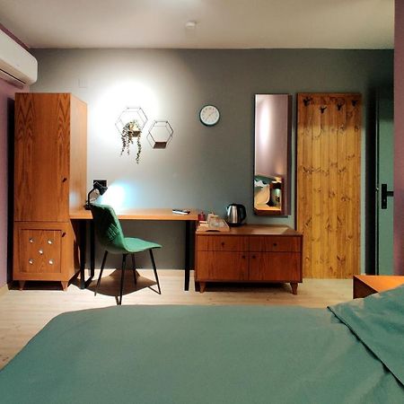 Piro'S Cozy Rooms - City Centre Корча Екстериор снимка