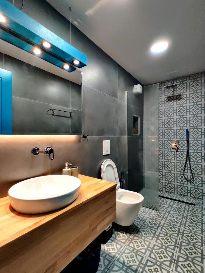 Piro'S Cozy Rooms - City Centre Корча Екстериор снимка