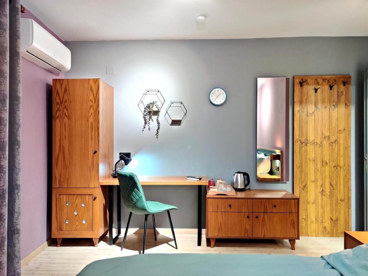 Piro'S Cozy Rooms - City Centre Корча Екстериор снимка