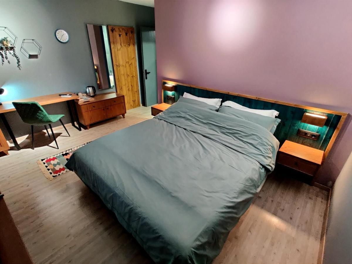 Piro'S Cozy Rooms - City Centre Корча Екстериор снимка