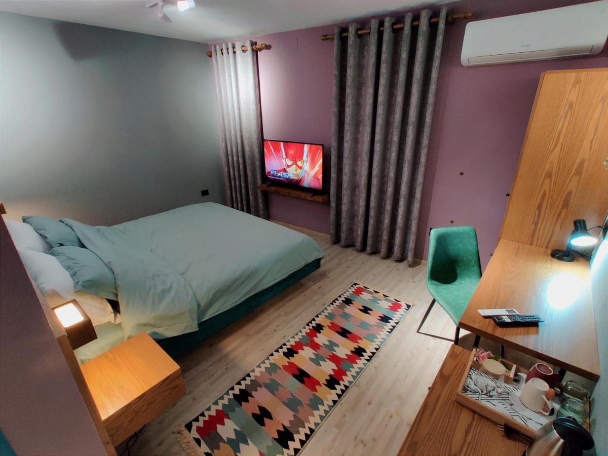 Piro'S Cozy Rooms - City Centre Корча Екстериор снимка