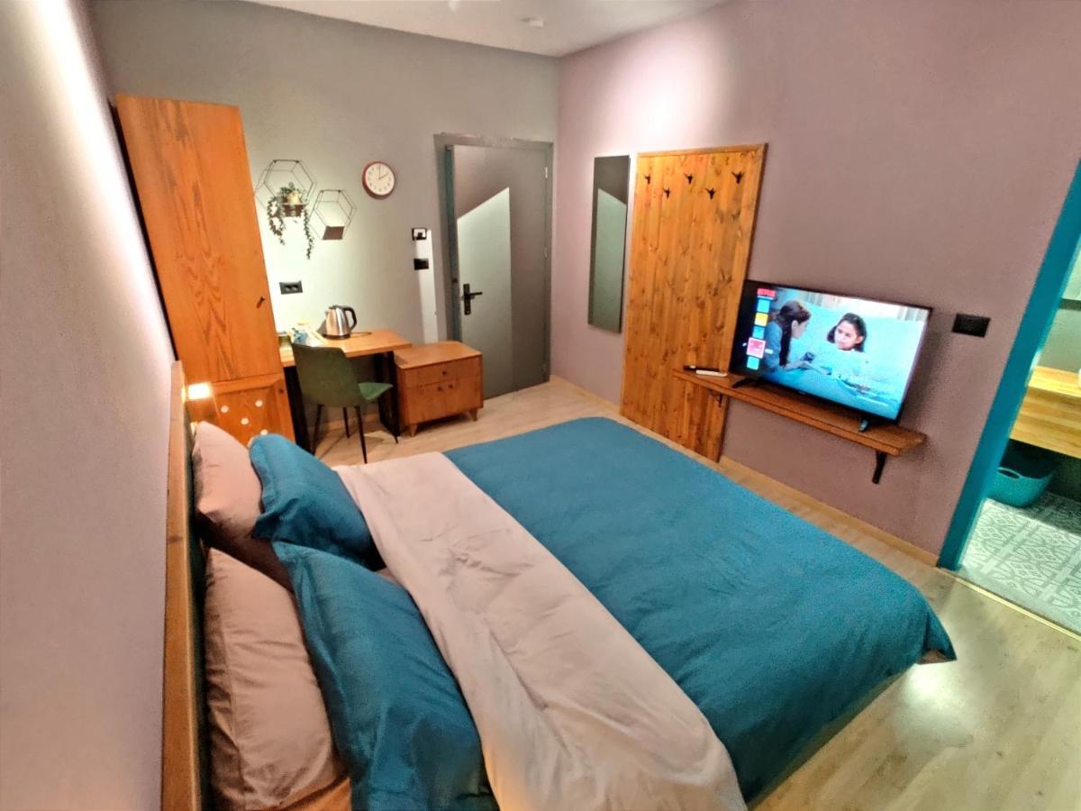 Piro'S Cozy Rooms - City Centre Корча Екстериор снимка