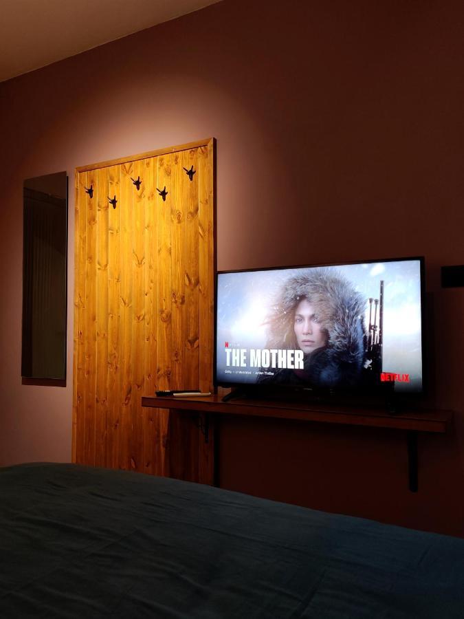 Piro'S Cozy Rooms - City Centre Корча Екстериор снимка