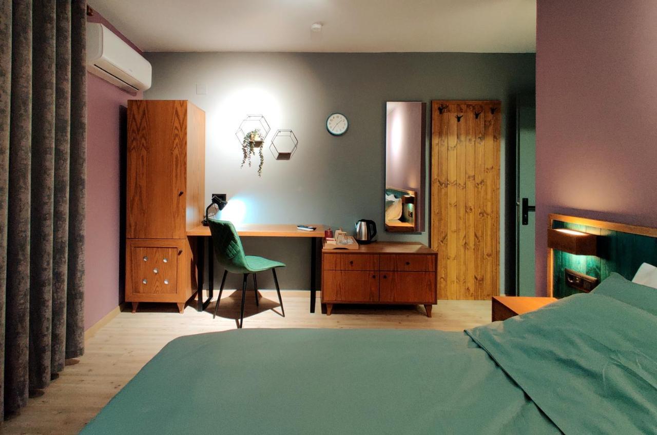 Piro'S Cozy Rooms - City Centre Корча Екстериор снимка