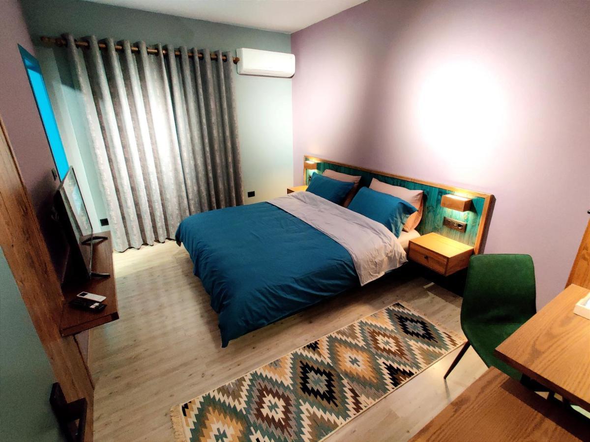 Piro'S Cozy Rooms - City Centre Корча Екстериор снимка